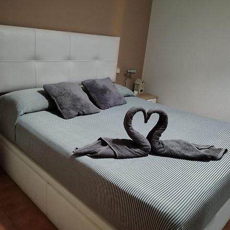 Habitacion Con Cama Matrimonial En Малага Екстериор снимка